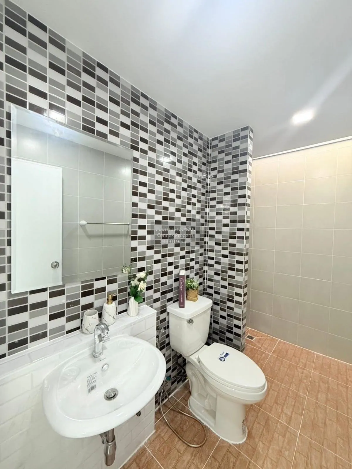 ขายทาวน์เฮ้าส์/ทาวน์โฮม  ไอ-ดีไซน์ วงแหวน-รามอินทรา รีโนเวทใหม่ บ