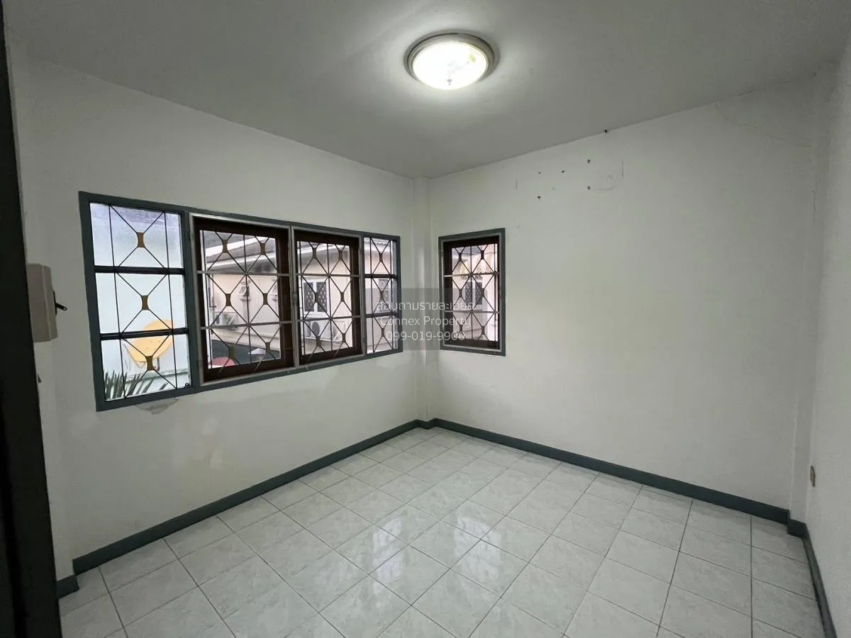 For Sale House , Buntharik Watcharapol Sukhaphiban 5 , wide front