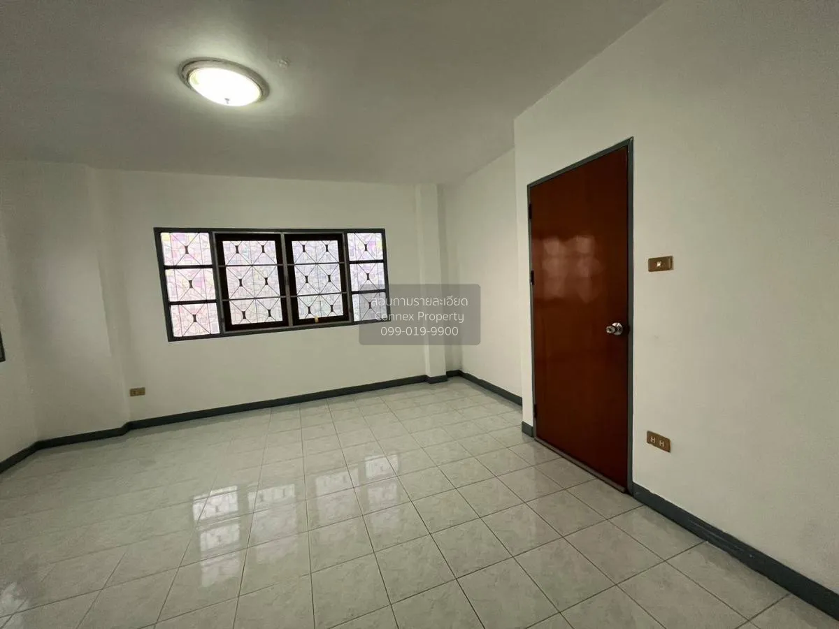 For Sale House , Buntharik Watcharapol Sukhaphiban 5 , wide front