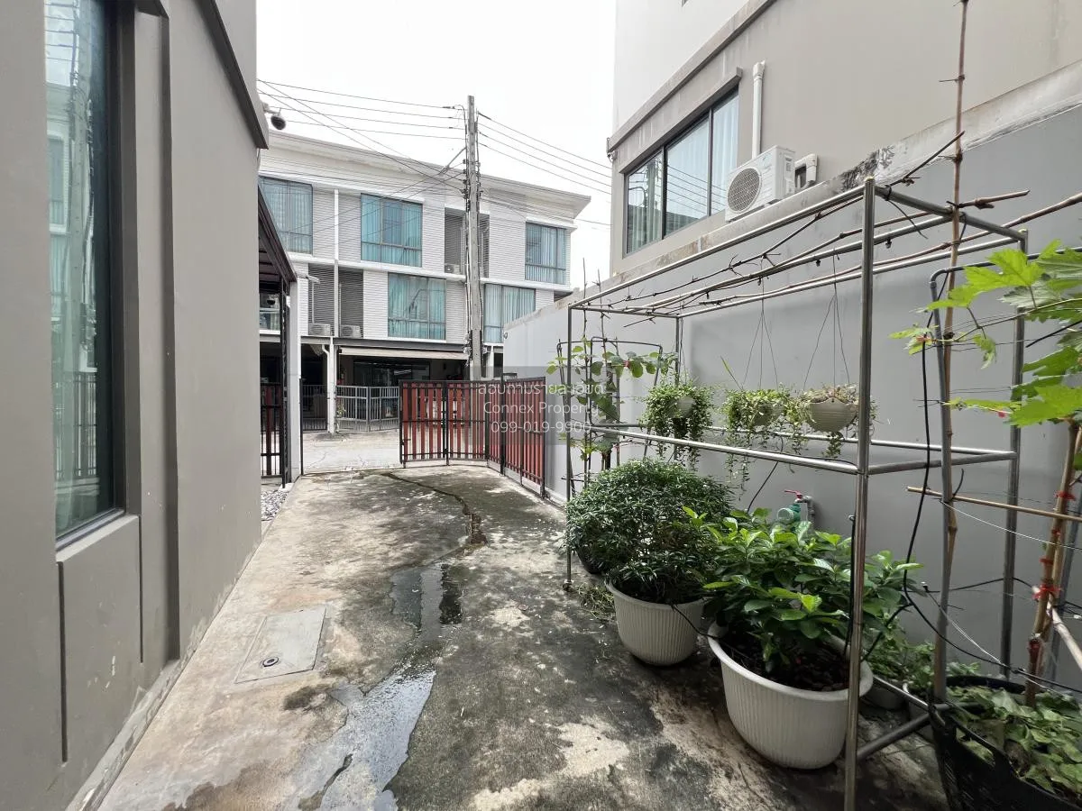 ทาวน์โฮม หลังมุม SMART HOME โซลาร์เซลล์ พาทิโอ พหลโยธิน 92 เนื้อท