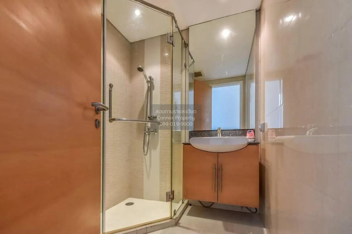 For Sale Condo , Fullerton Sukhumvit , high floor , BTS-Ekkamai ,