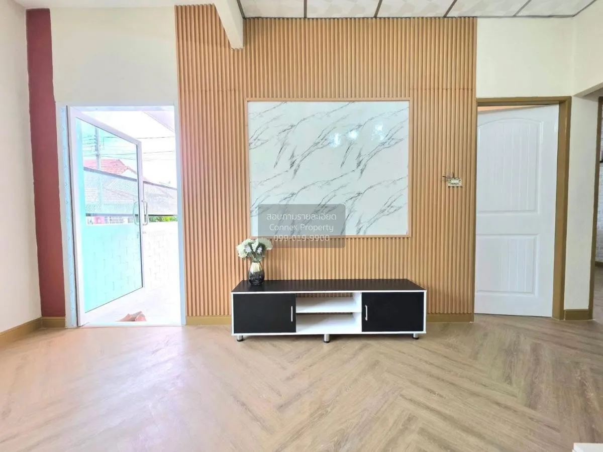 For Sale Townhouse/Townhome  , Aranyaville , corner unit , newly 