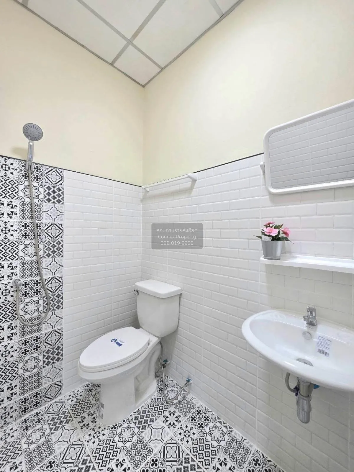 For Sale Townhouse/Townhome  , Aranyaville , corner unit , newly 