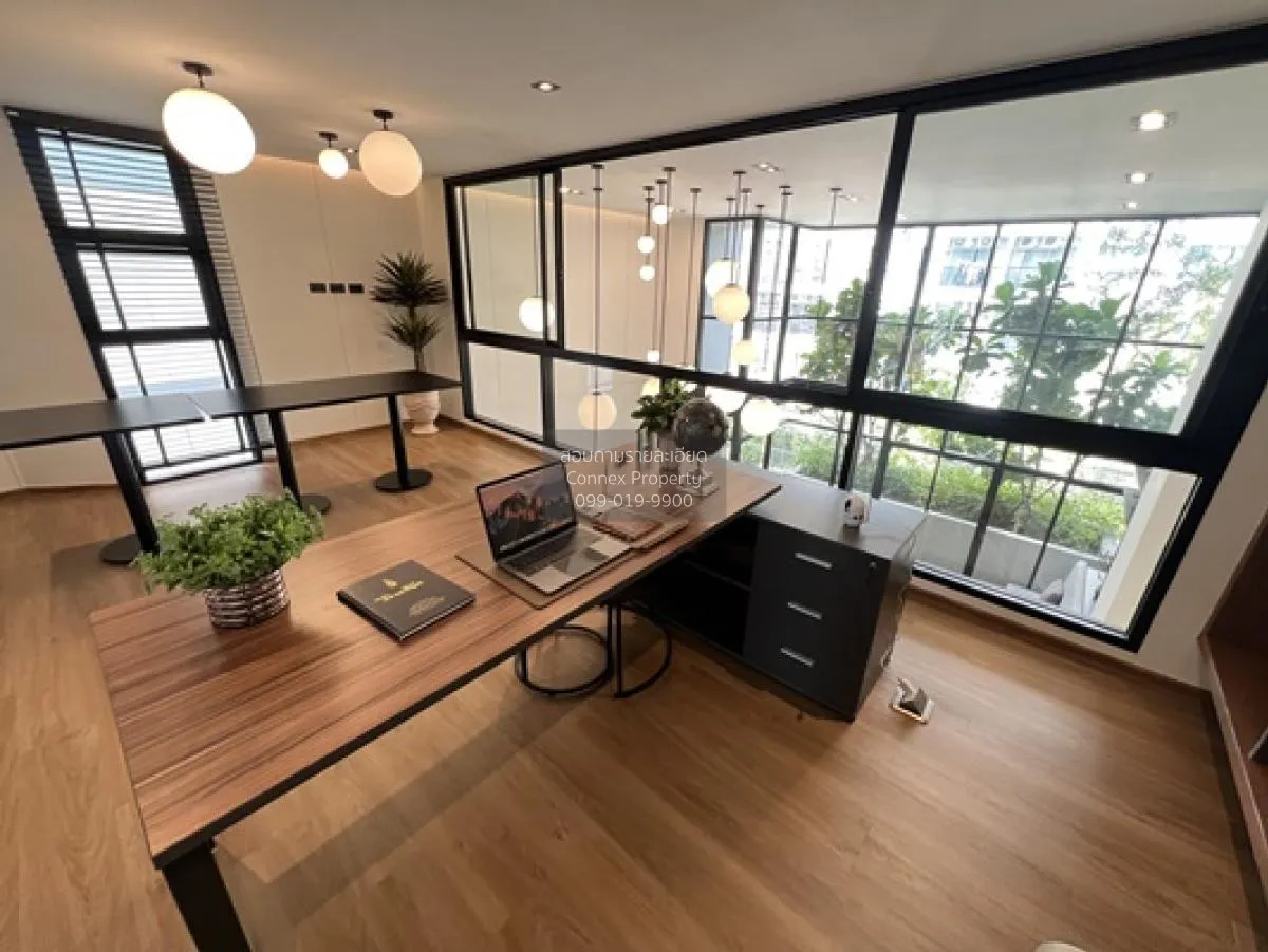 ขายสำนักงาน โฮมออฟฟิศ  4.5 ชั้น ตึกมุม The Mixx  แพรกษา ใกล้ BTS 