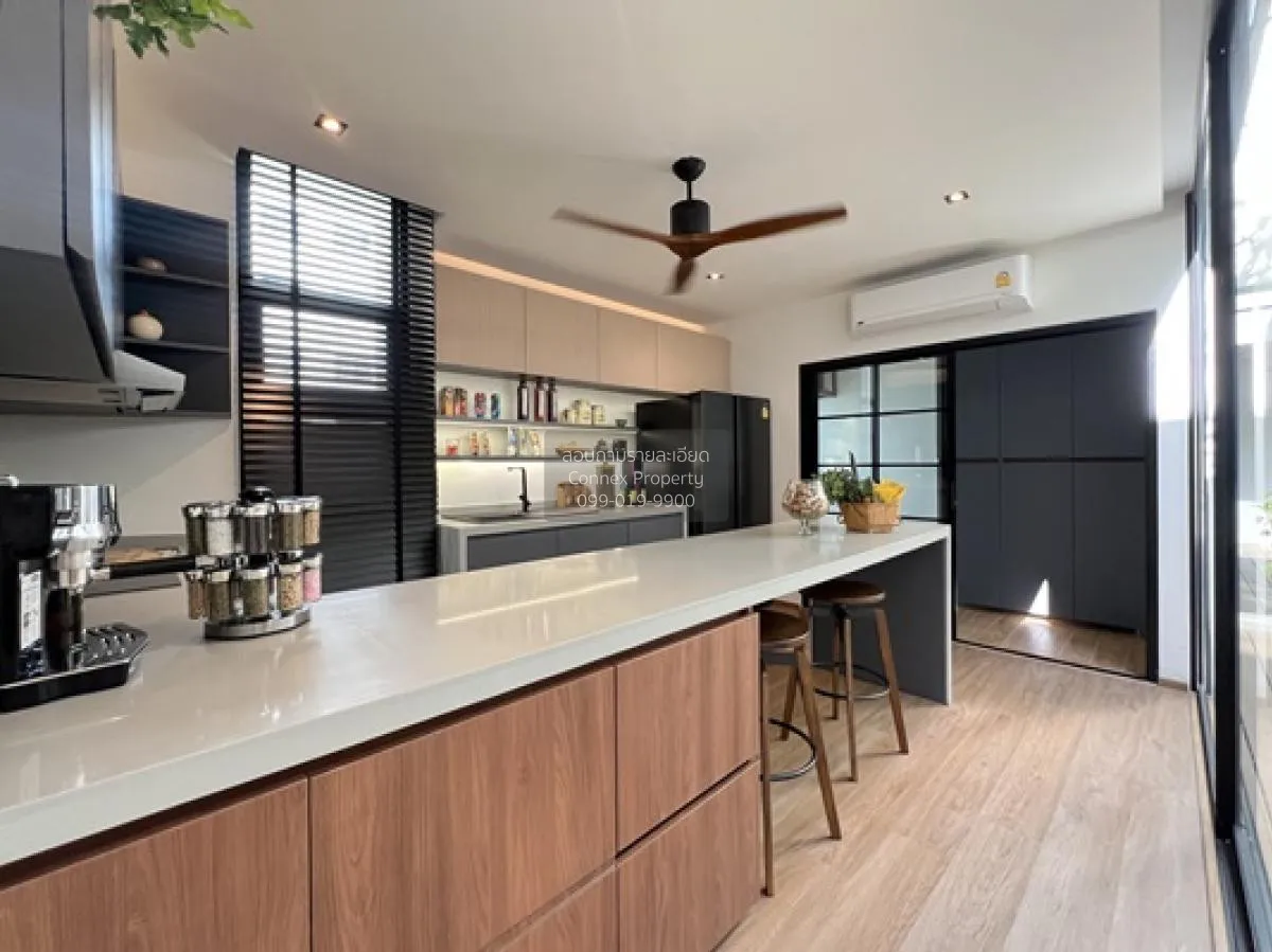 ขายสำนักงาน โฮมออฟฟิศ  4.5 ชั้น ตึกมุม The Mixx  แพรกษา ใกล้ BTS 