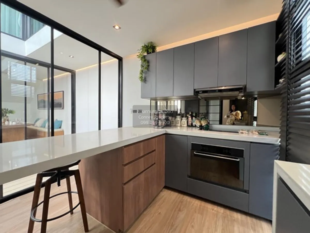 ขายสำนักงาน โฮมออฟฟิศ  4.5 ชั้น ตึกมุม The Mixx  แพรกษา ใกล้ BTS 