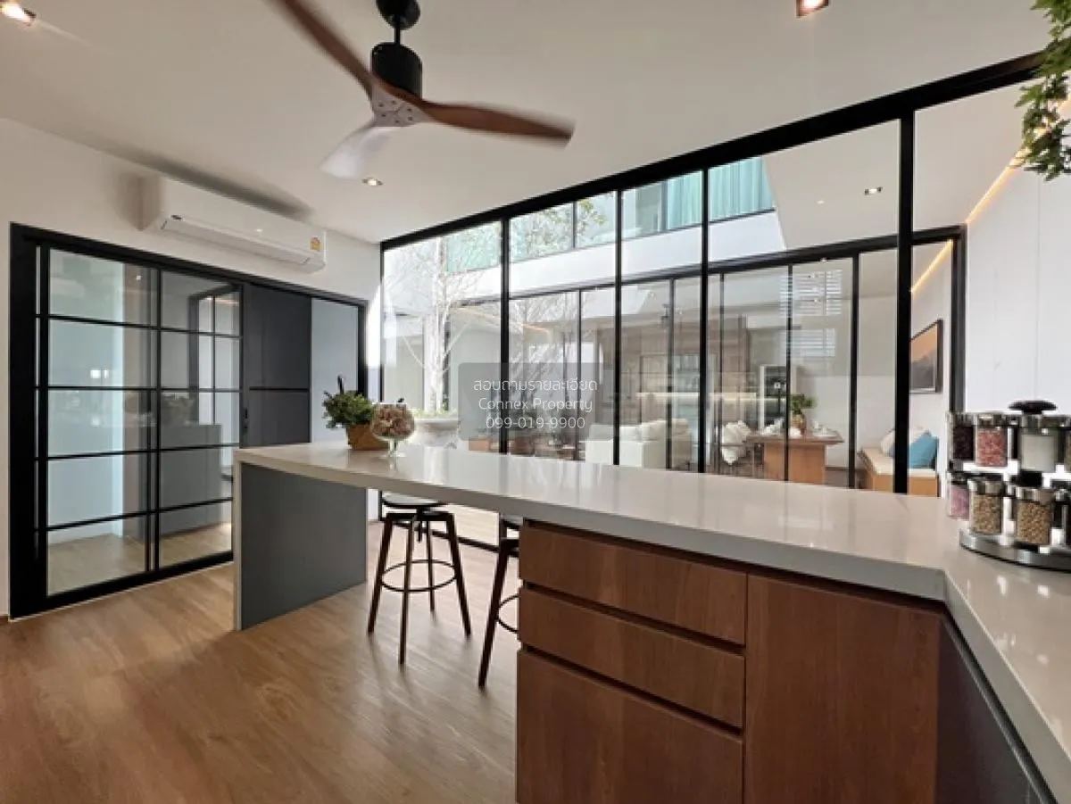 ขายสำนักงาน โฮมออฟฟิศ  4.5 ชั้น ตึกมุม The Mixx  แพรกษา ใกล้ BTS 