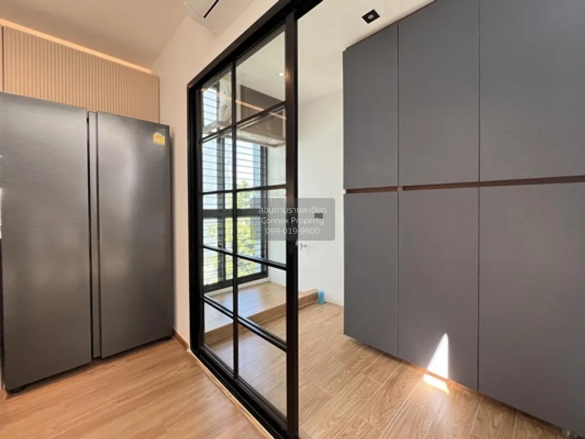 ขายสำนักงาน โฮมออฟฟิศ  4.5 ชั้น ตึกมุม The Mixx  แพรกษา ใกล้ BTS 