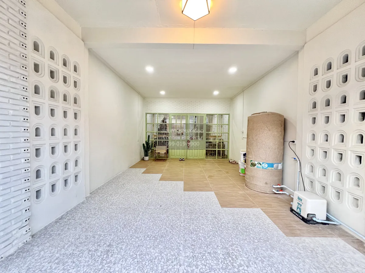 ขายทาวน์เฮ้าส์/ทาวน์โฮม  หมู่บ้าน ฉัตรแก้ว บางกะปิ รีโนเวทใหม่ MR 2