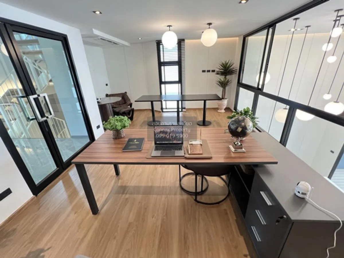 ขายสำนักงาน โฮมออฟฟิศ  4.5 ชั้น ตึกมุม The Mixx แพรกษา ใกล้ BTS แ