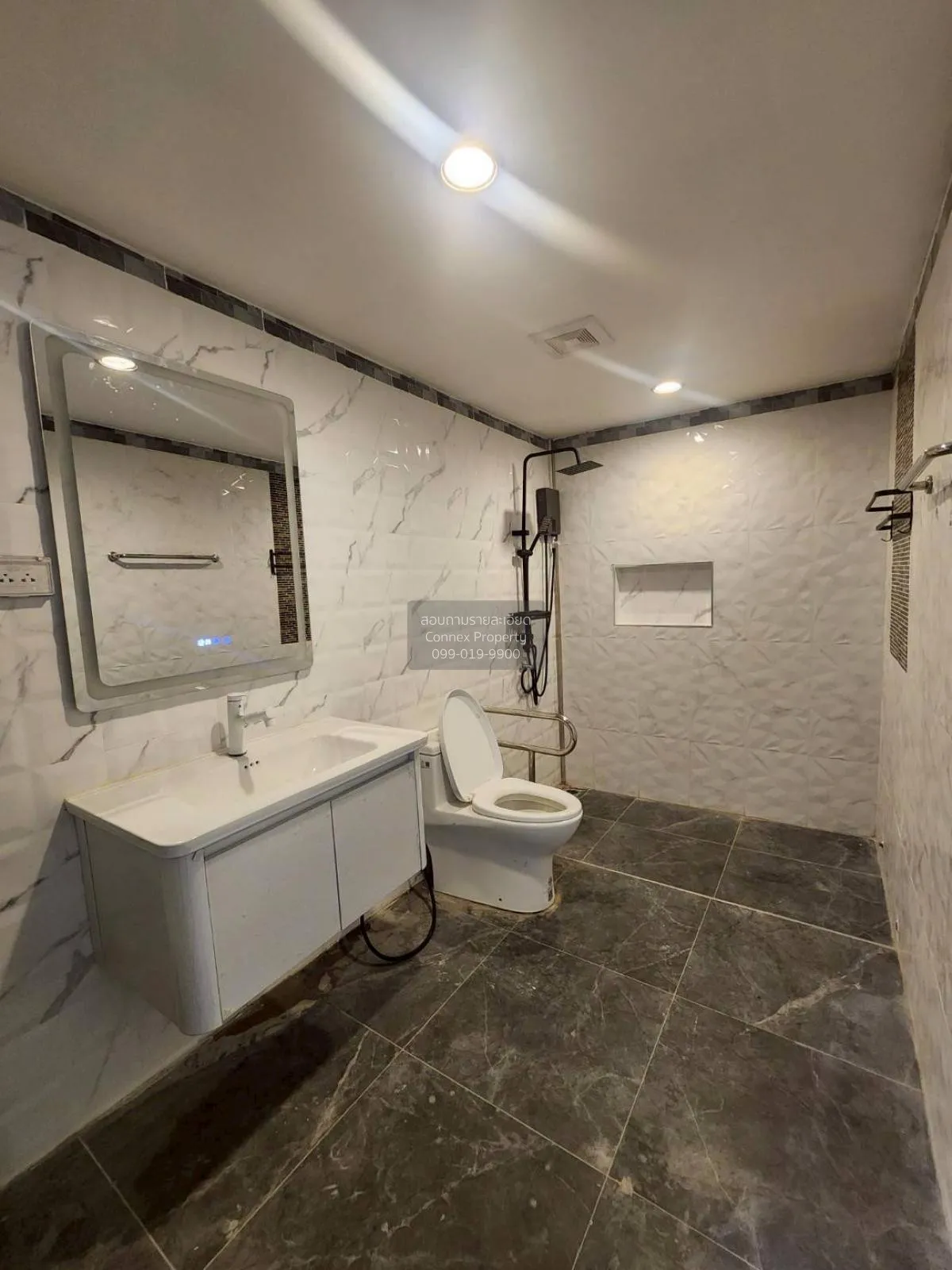 ขายบ้าน  บูรพาวิลล่า หน้ากว้าง รีโนเวทใหม่ ฉิมพลี เขต ตลิ่งชัน กร