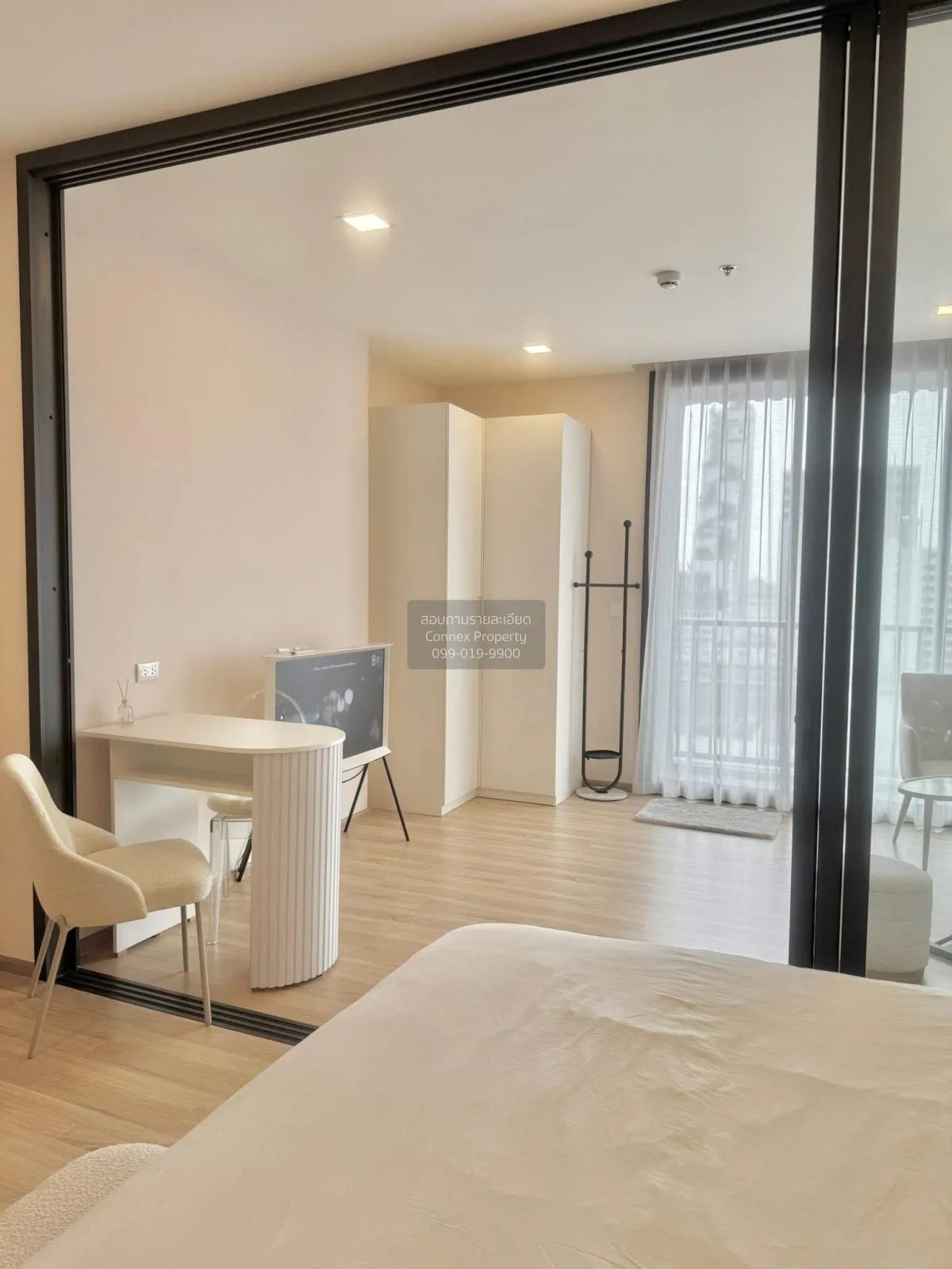 For Rent Condo , XT Phayathai , corner unit , BTS-Phaya Thai , Th 3