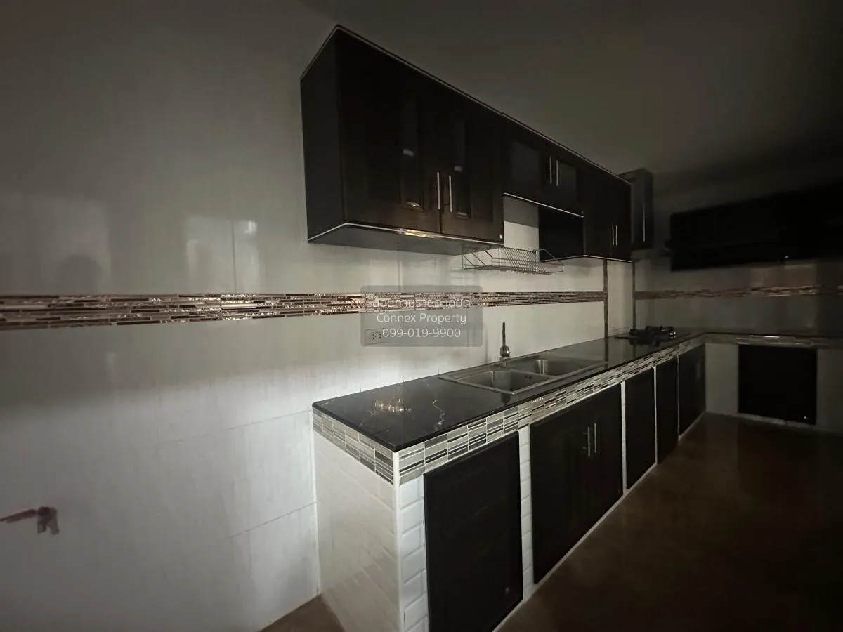 For Sale House , Thanyaphirom Grand Ville Khlong 7 , corner unit 