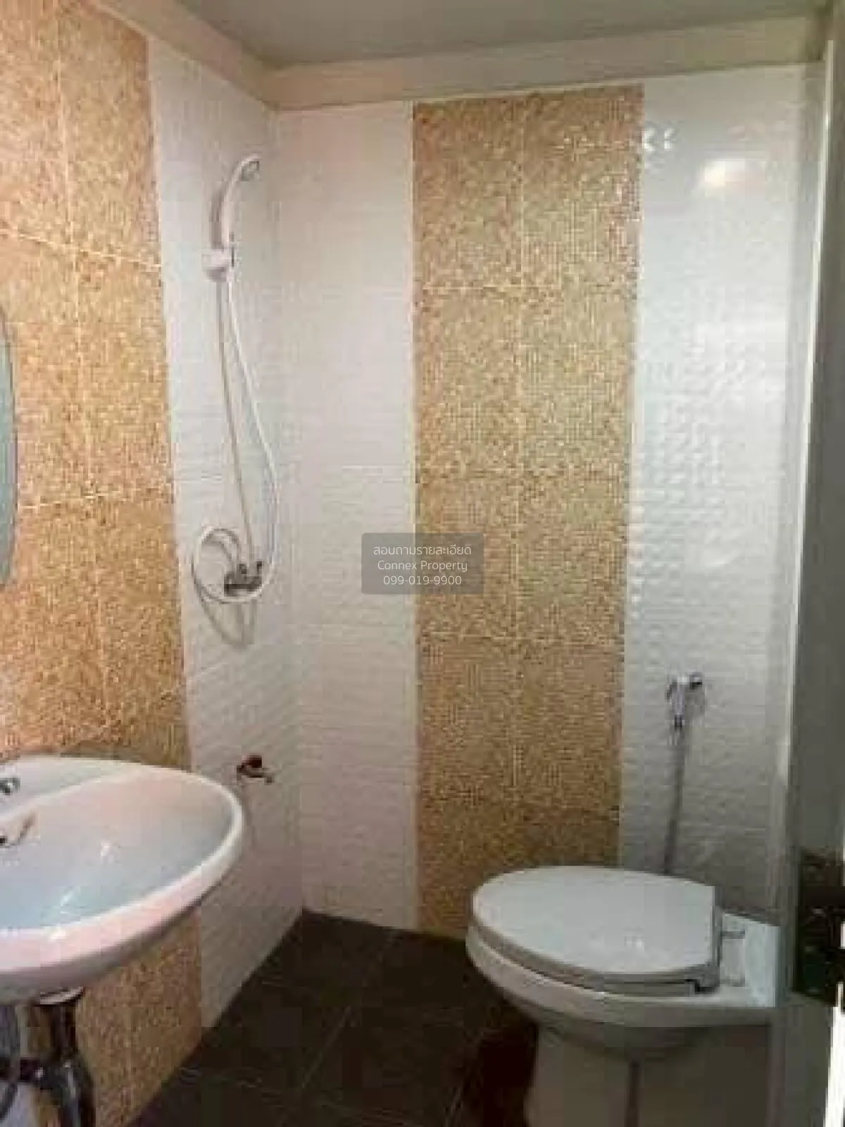 For Rent 4-storey commercial building on the main road, Ramkhamha