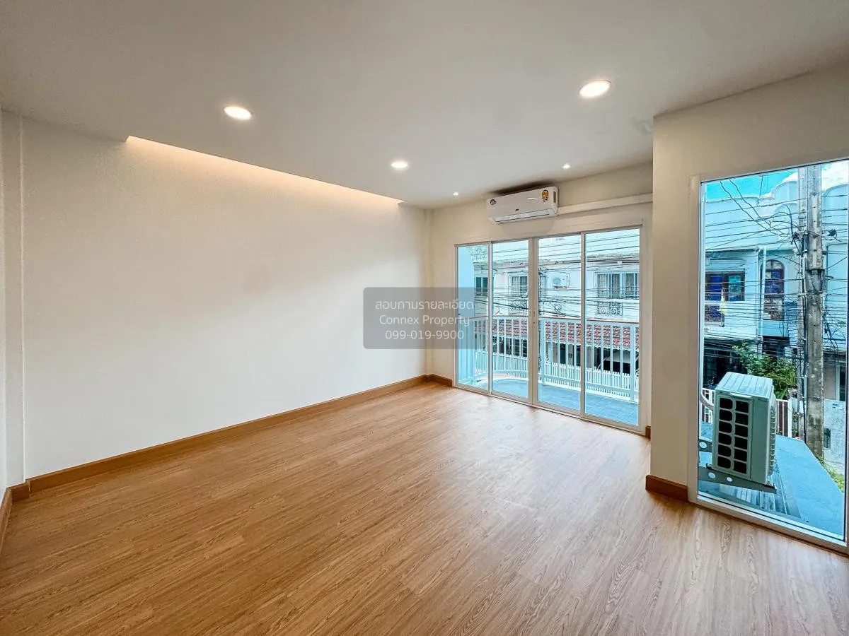 ขายทาวน์โฮม ลาดพร้าว 71 รีโนเวทใหม่ 3.15 ล้าน ใกล้ MRT 900 เมตร ว