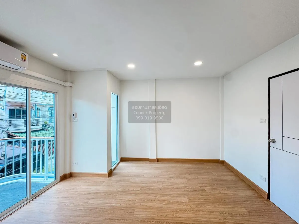 ขายทาวน์โฮม ลาดพร้าว 71 รีโนเวทใหม่ 3.15 ล้าน ใกล้ MRT 900 เมตร ว