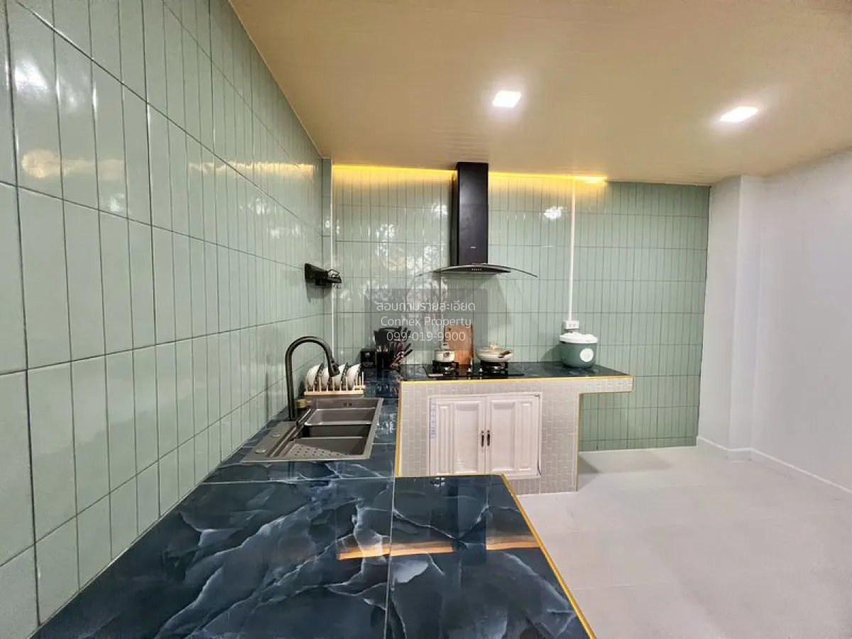 For Sale Townhouse/Townhome  , Preecha 11 , high floor , MRT-Sett