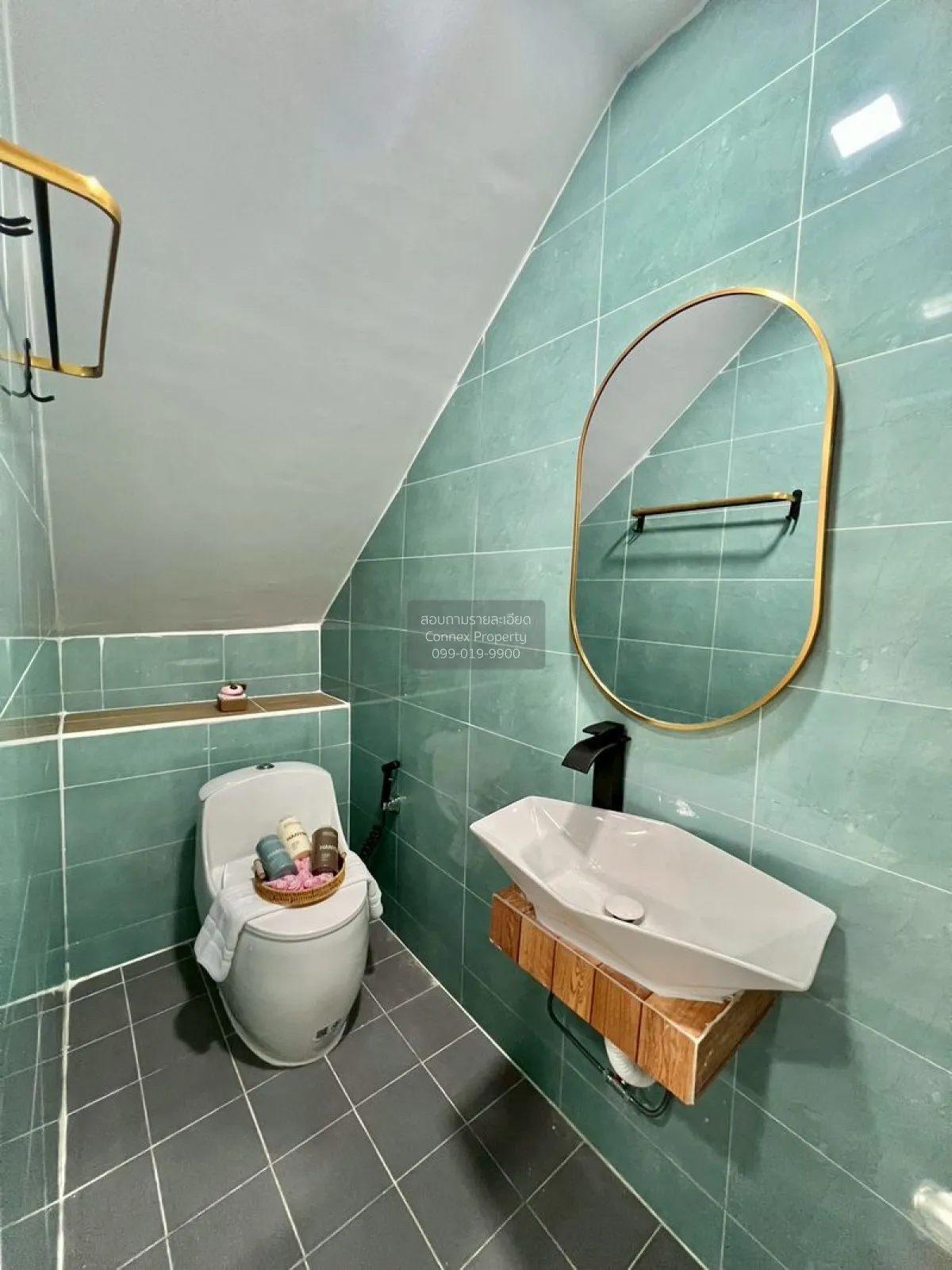 For Sale Townhouse/Townhome  , Preecha 11 , high floor , MRT-Sett