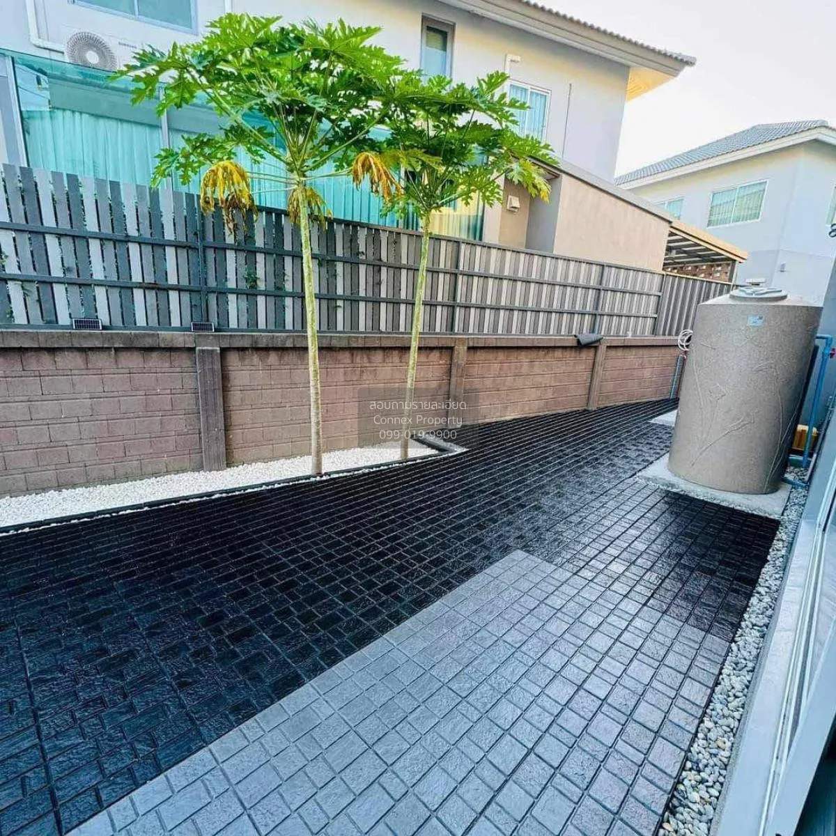 For Sale House , Laddarom Tiwanon , corner unit , wide frontage ,