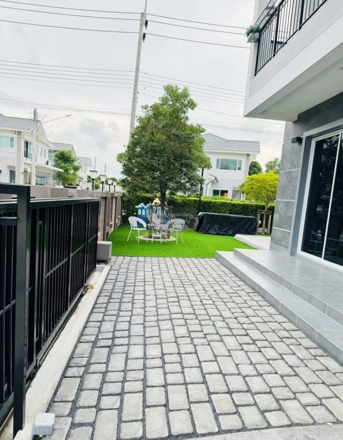 For Sale House , Laddarom Tiwanon , corner unit , wide frontage ,