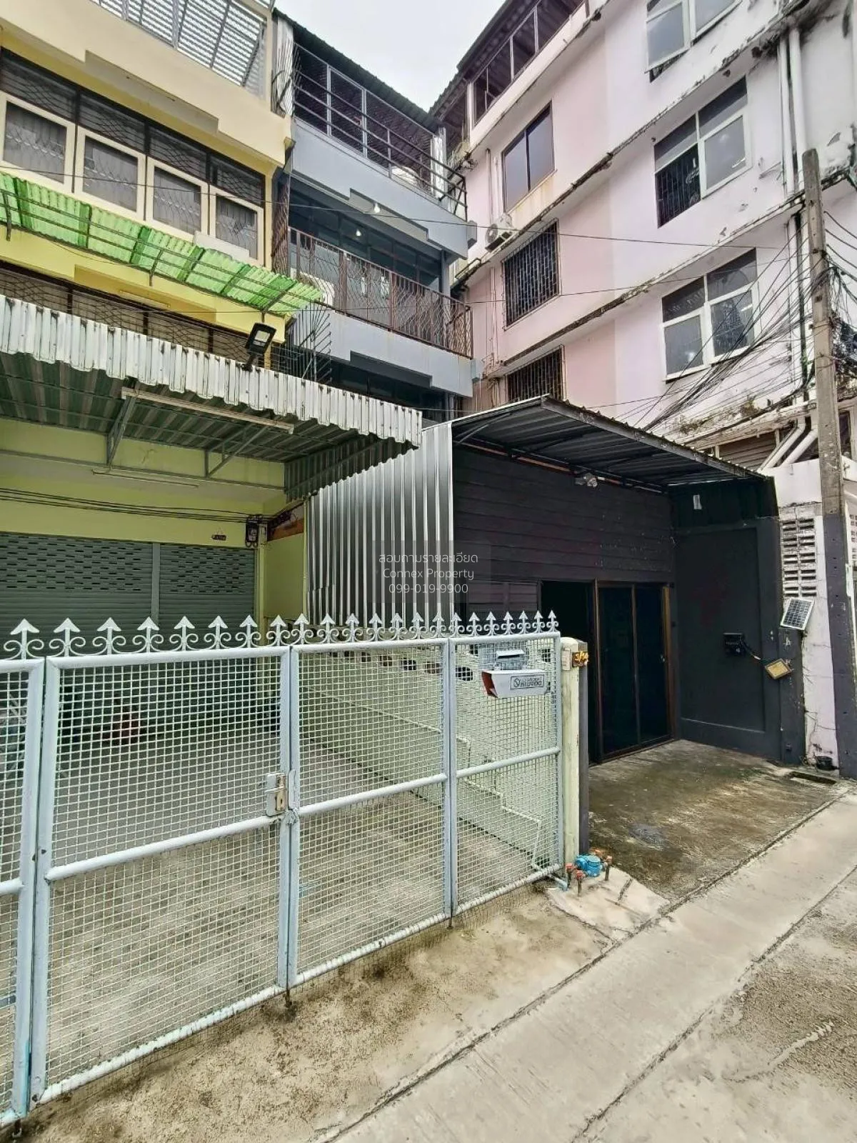For Rent 4-storey townhouse usable area 300 sqm Silom Bang Rak Ba 2