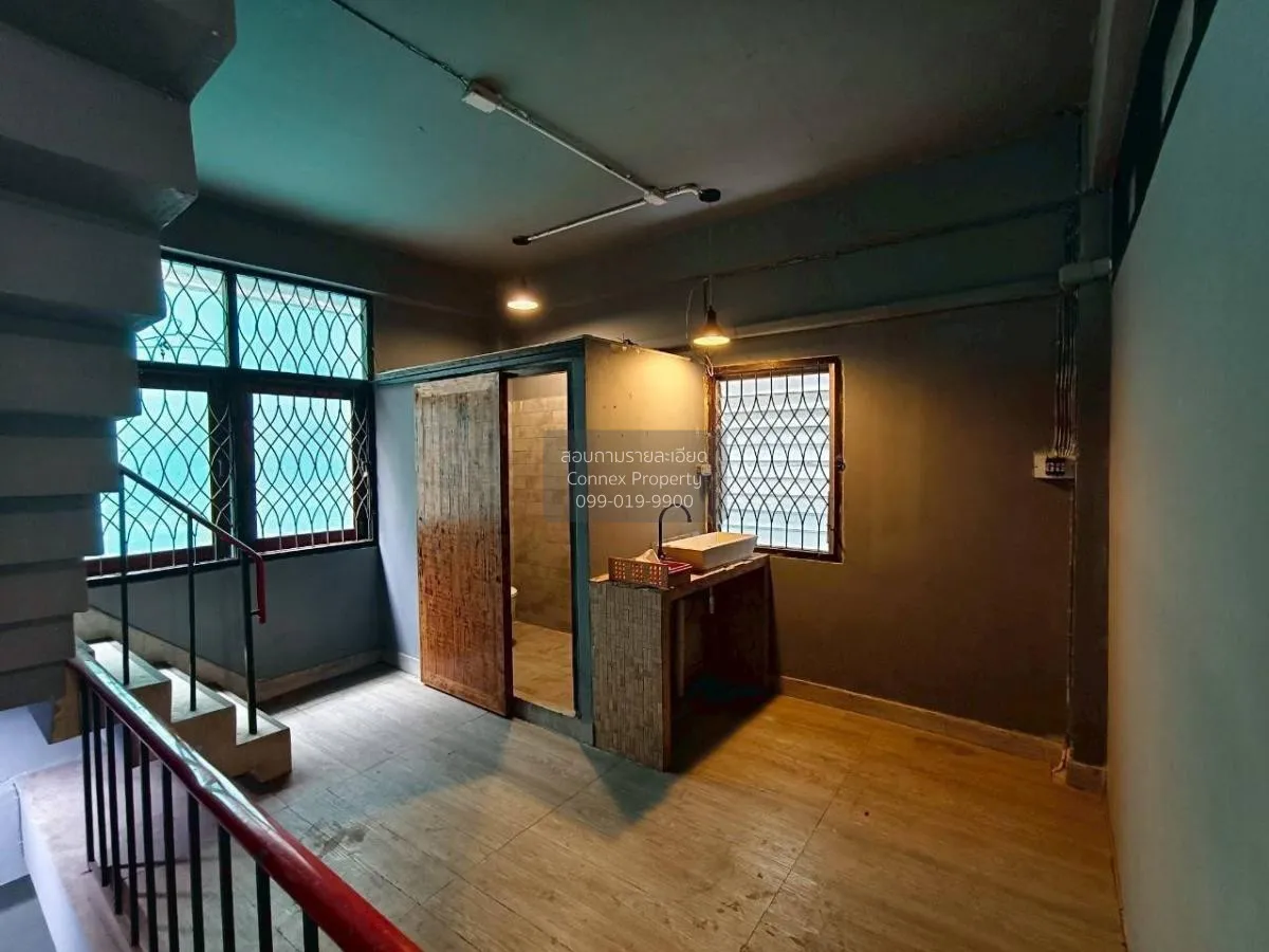 For Rent 4-storey townhouse usable area 300 sqm Silom Bang Rak Ba