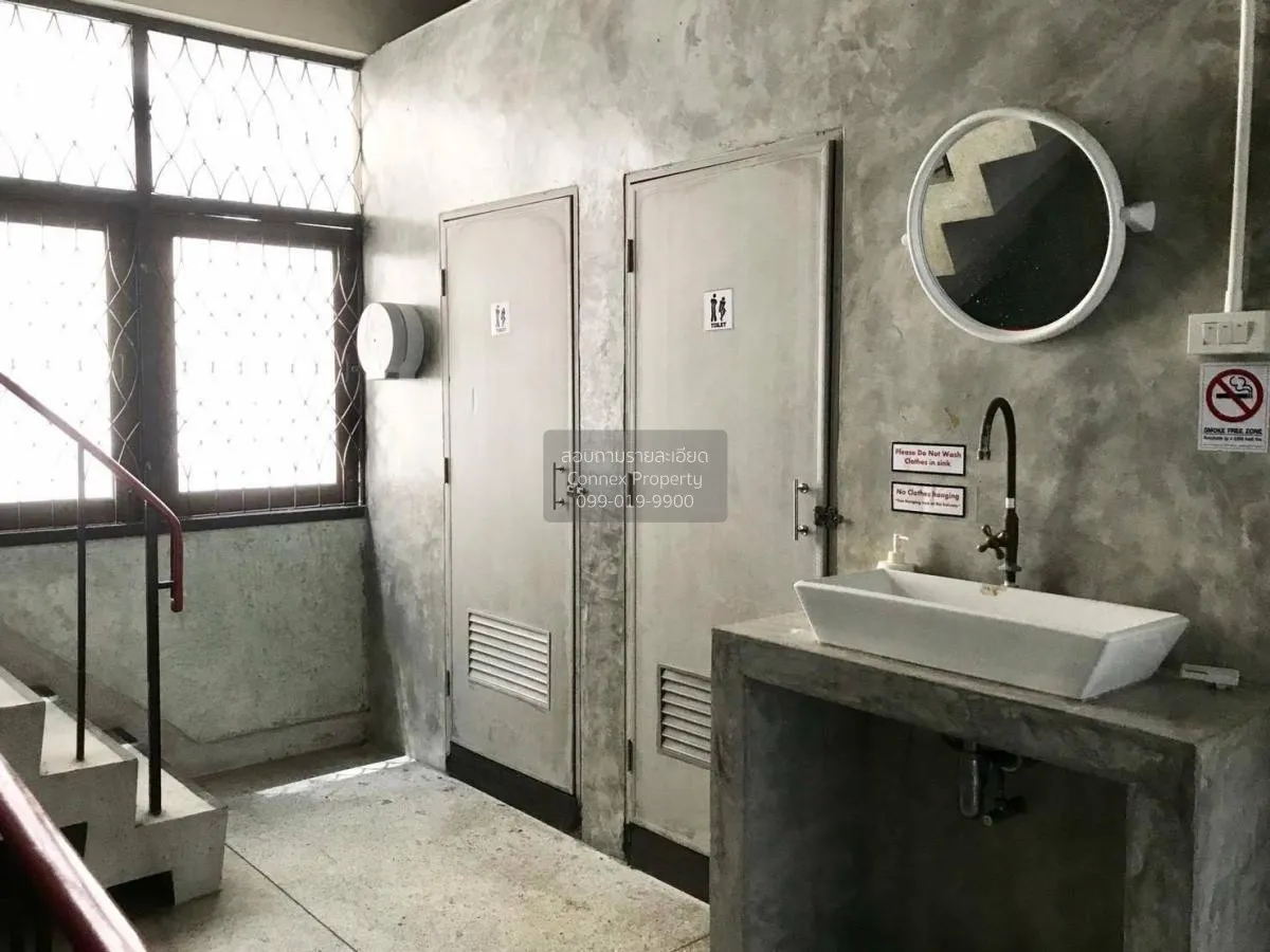 For Rent 4-storey townhouse usable area 300 sqm Silom Bang Rak Ba