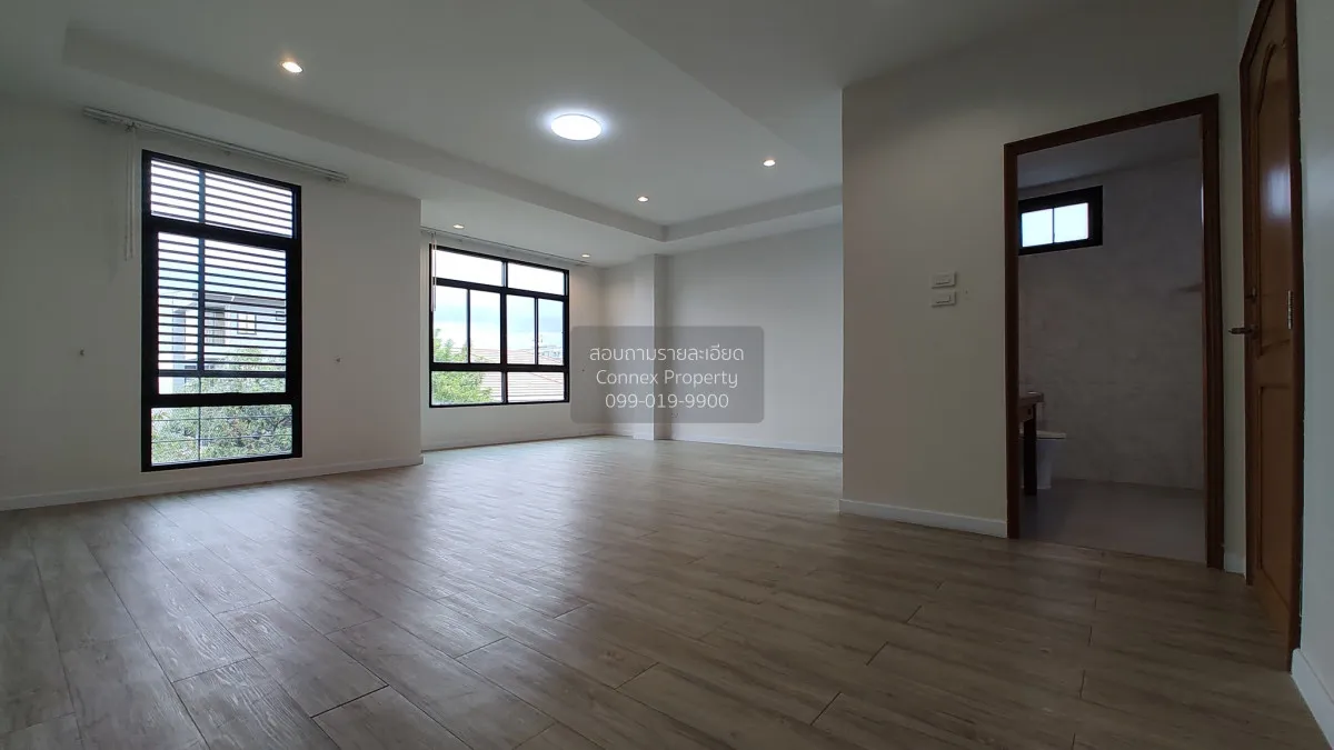 For sale Luxury large townhome near Ratchada–Lat Phrao intersecti