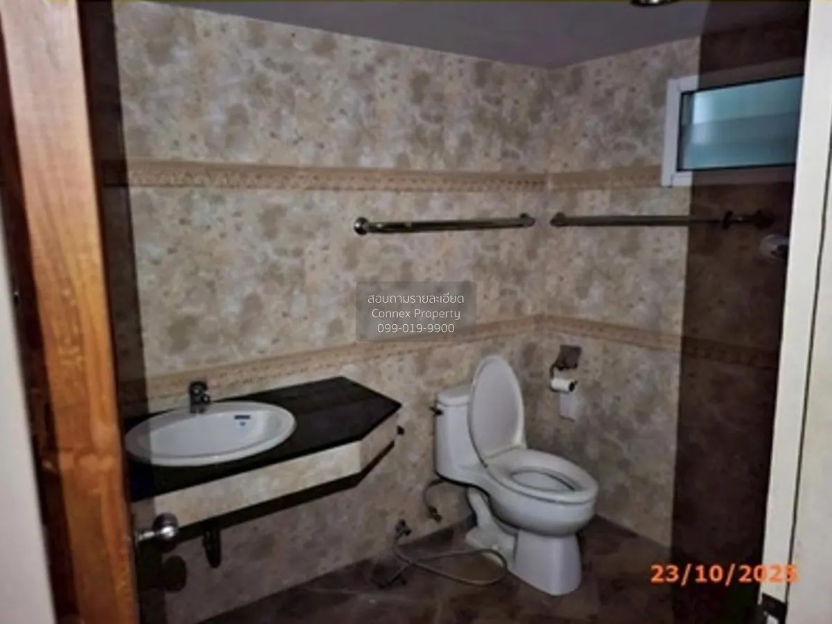 For Sale 2 - storey townhouse area 448 square meters Phra Khanong