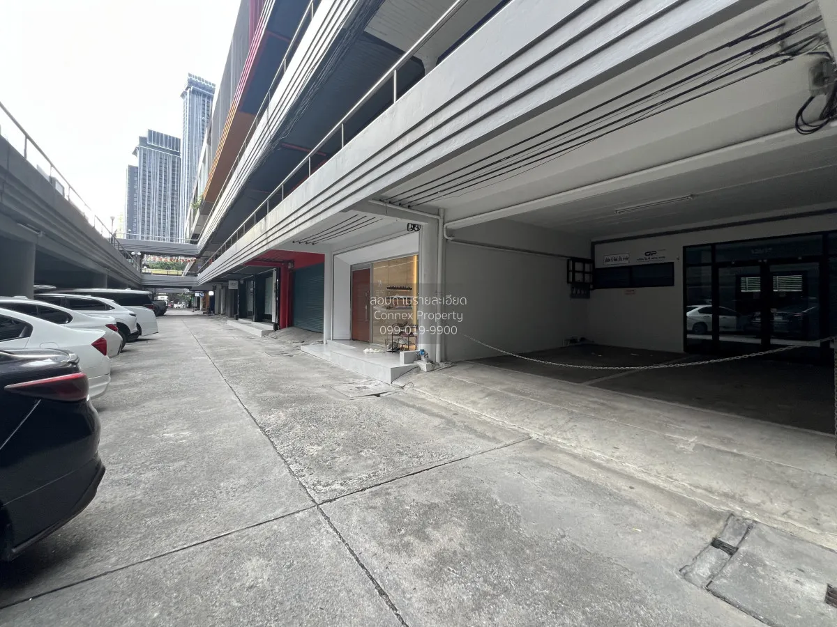 For Sale Office, Park Avenue, corner unit in 2 units, sold with t