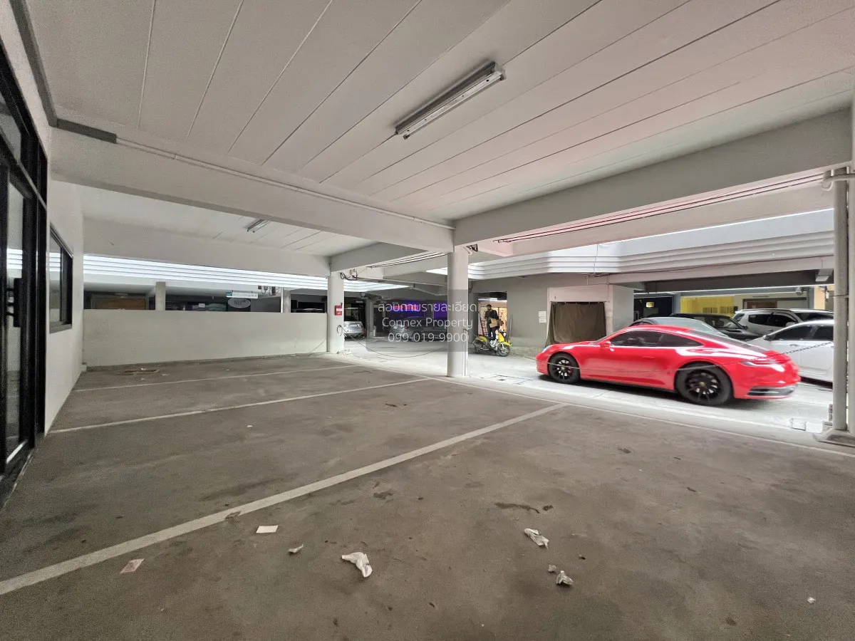 For Sale Office, Park Avenue, corner unit in 2 units, sold with t