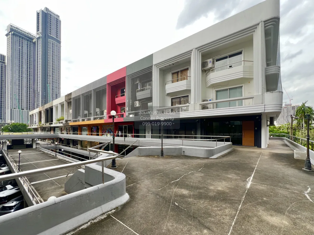 For Sale Office, Park Avenue, corner unit in 2 units, sold with t