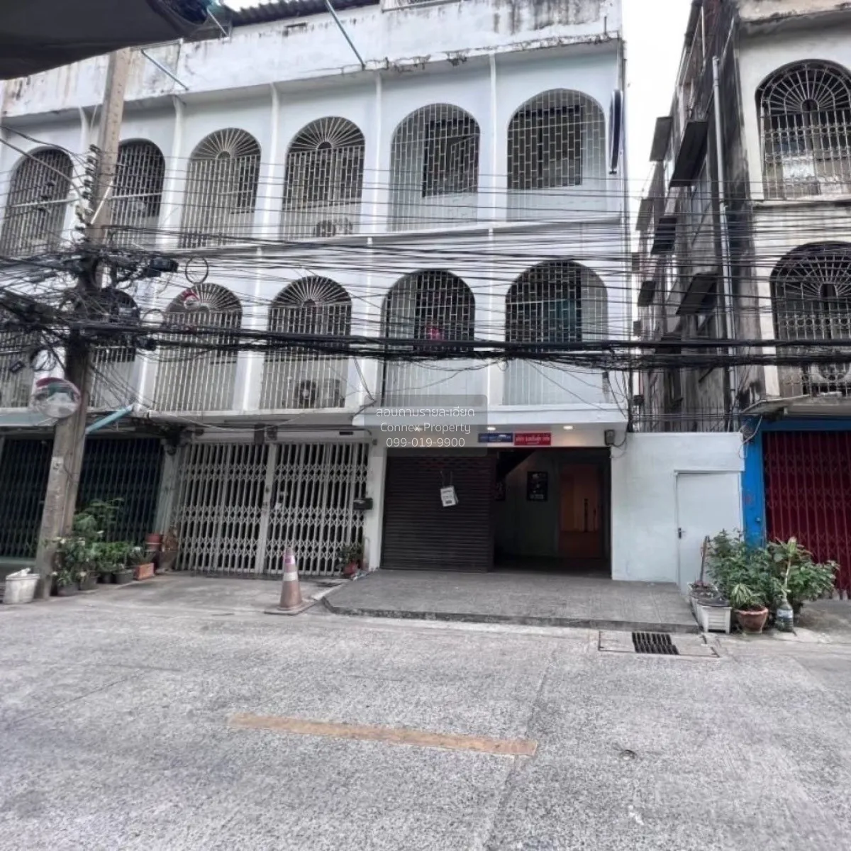 For Rent 4-storey home office building near MRT-Rama 9 , Din Daen 1