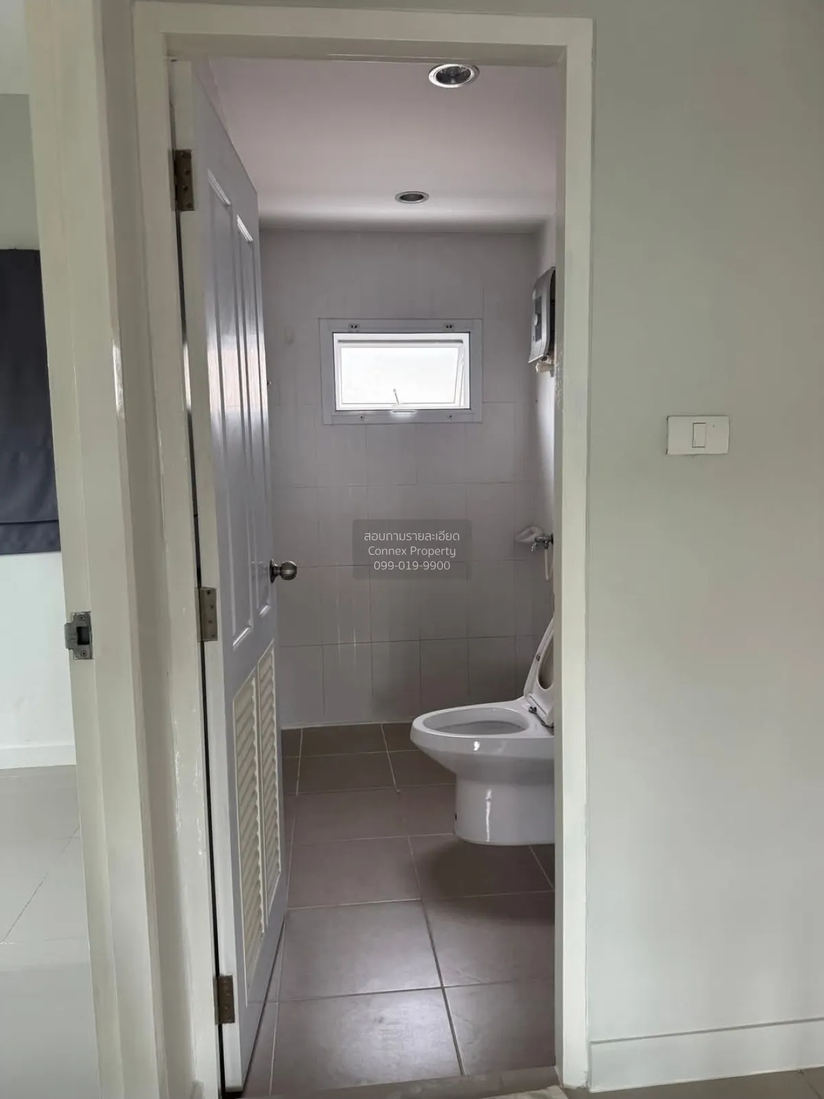 For Sale House , Jirakarn 2 , corner unit , wide frontage , newly