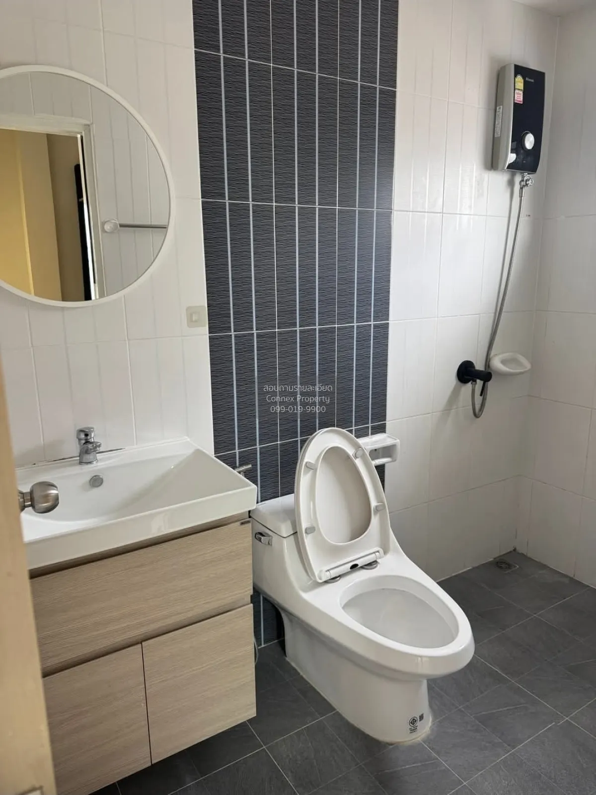 For Sale House , Jirakarn 2 , corner unit , wide frontage , newly