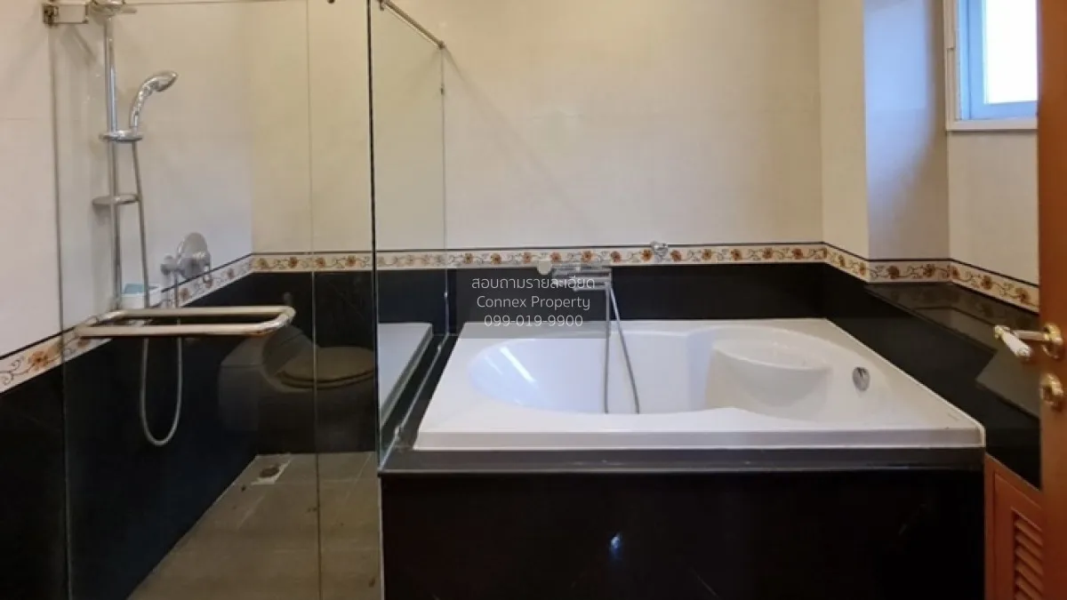 For Sale House , Krisadanakorn 20 Pinklao , wide frontage , Salat