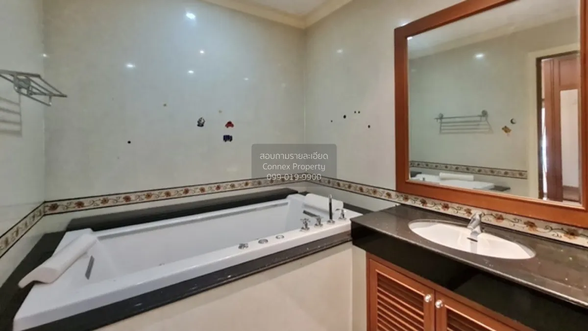 For Sale House , Krisadanakorn 20 Pinklao , wide frontage , Salat