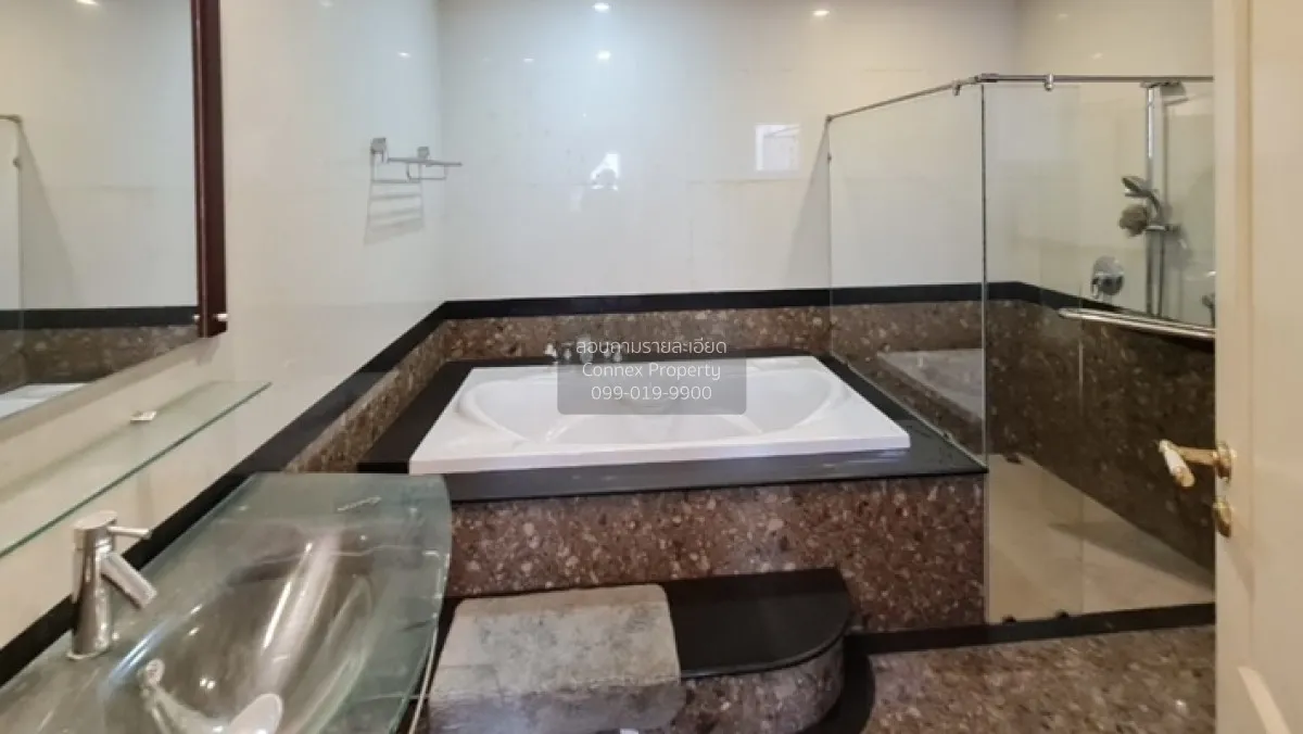 For Sale House , Krisadanakorn 20 Pinklao , wide frontage , Salat