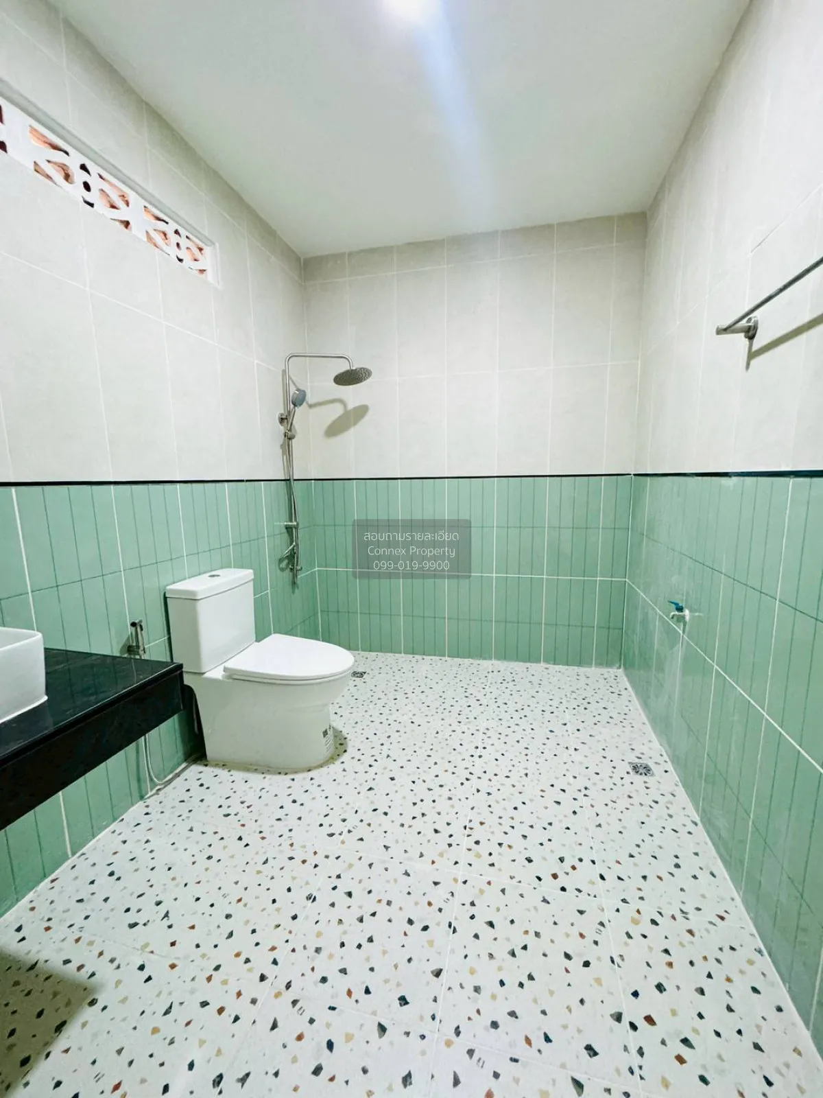 ขายทาวน์เฮ้าส์/ทาวน์โฮม  นิวเวิลด์วิลล์ หน้ากว้าง รีโนเวทใหม่ ละห