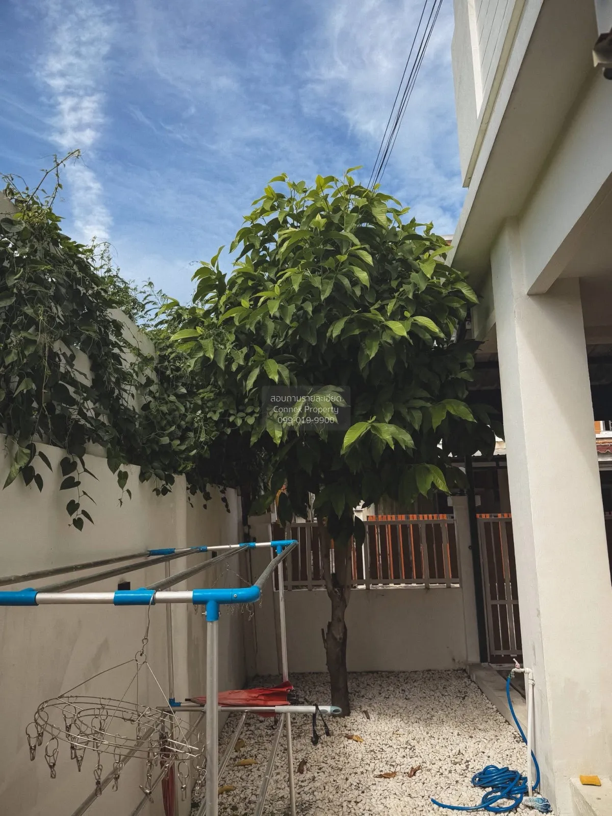 ขายทาวเฮ้าส์ 2 ชั้น หลังมุม มีพื้นที่ทำสวน บ้าน Smart Home  ห้องม