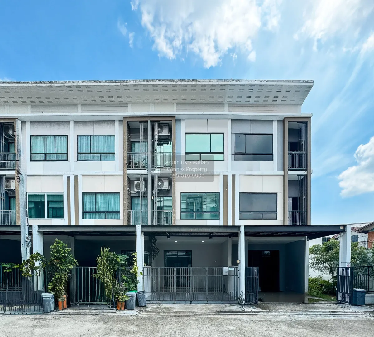 ขายทาวน์เฮ้าส์/ทาวน์โฮม  พาทิโอ วัชรพล-รามอินทรา MRT-วัชรพล ท่าแร 1