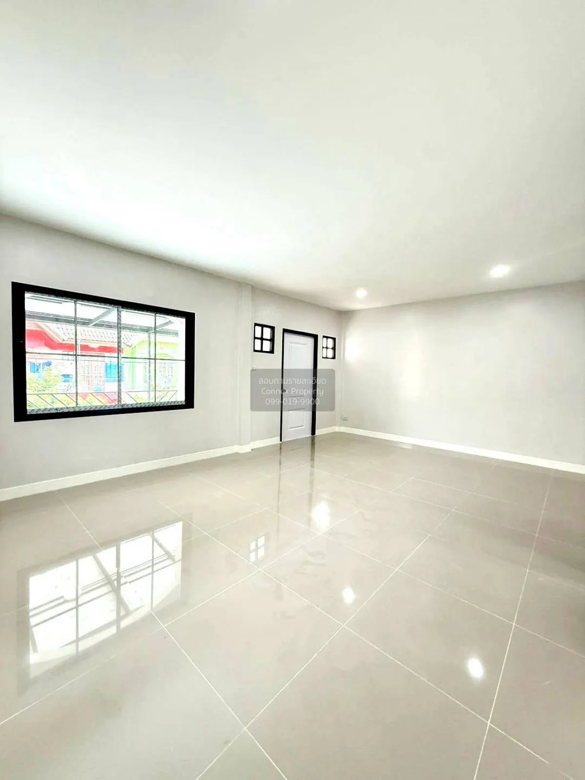 ขายทาวน์เฮ้าส์/ทาวน์โฮม  บ้านสุชา หน้ากว้าง รีโนเวทใหม่ ละหาร บาง