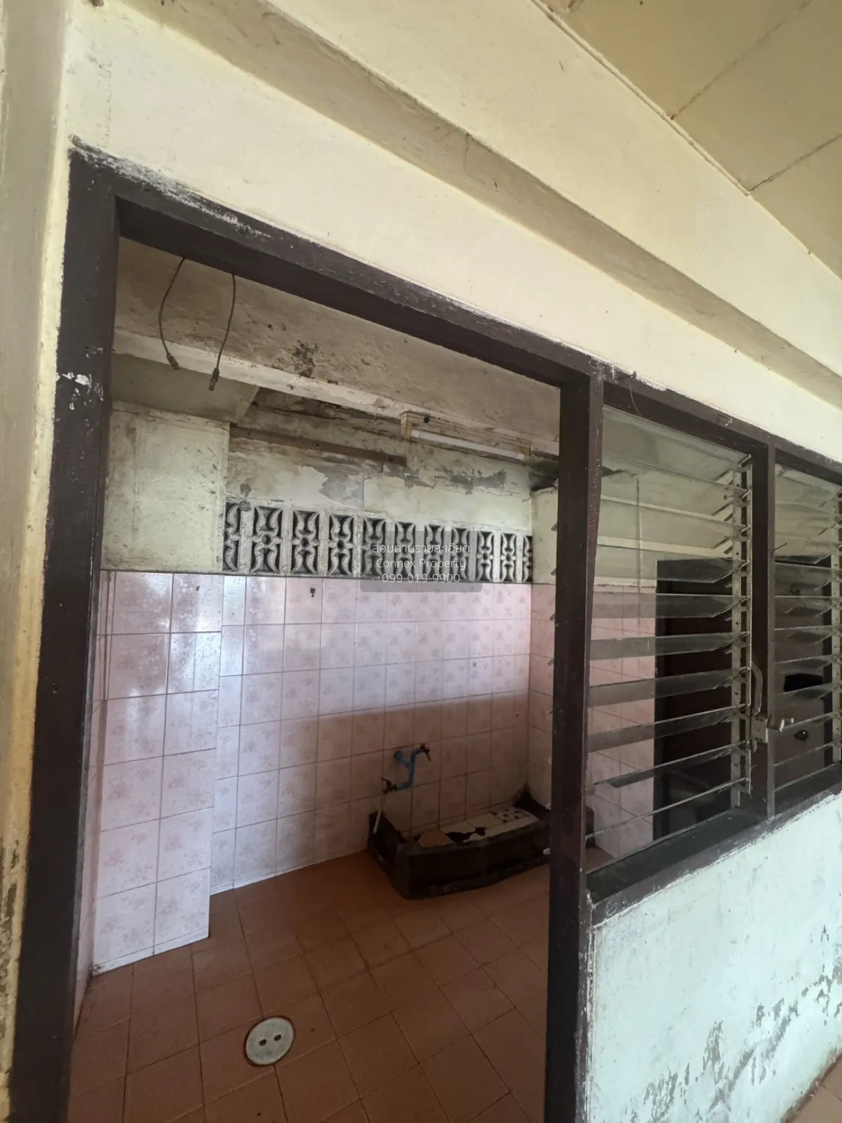 For Sale 3-storey commercial building, 280 sq m Nong Kham Sri Rac 3