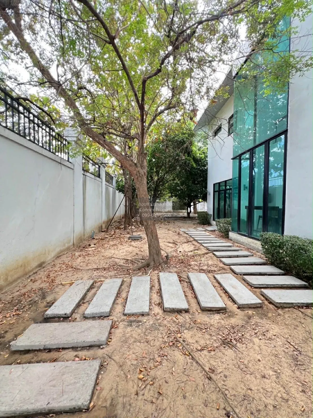 For Sale House Kanchanaphisek , wide frontage , Bang Ramat , Tali