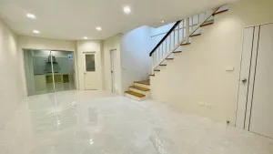 ขายทาวน์เฮ้าส์/ทาวน์โฮม  ทาวน์ พลัส พระราม 9 รีโนเวทใหม่ หัวหมาก เขต บางกะปิ กรุงเทพ CX-140112