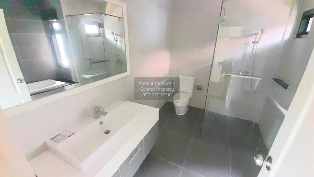 For Sale House , Life Bangkok Boulevard Ramintra 105 , corner uni