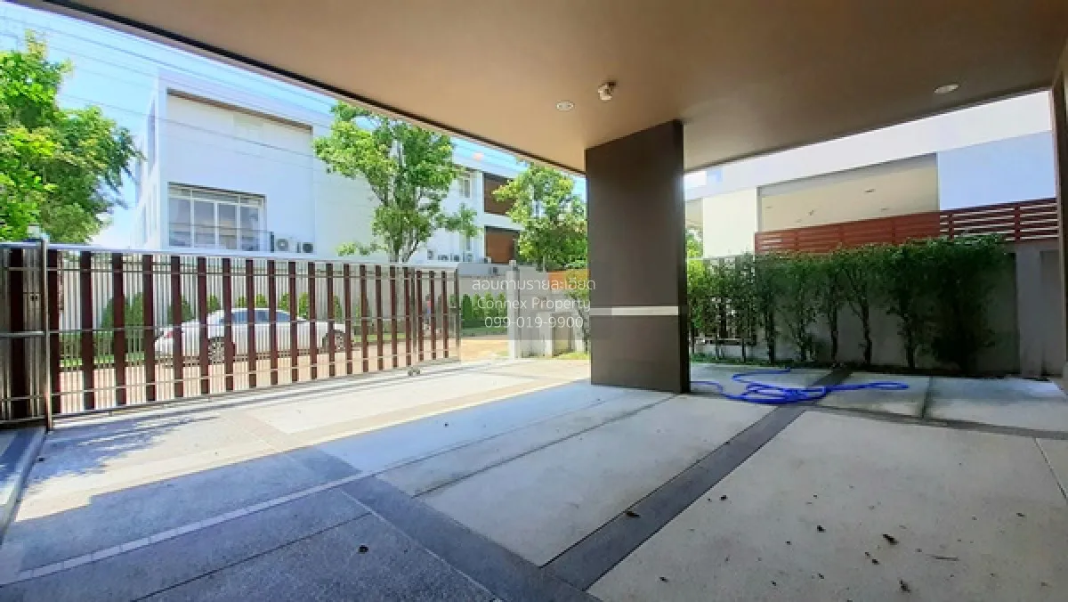 For Sale House , Life Bangkok Boulevard Ramintra 105 , corner uni