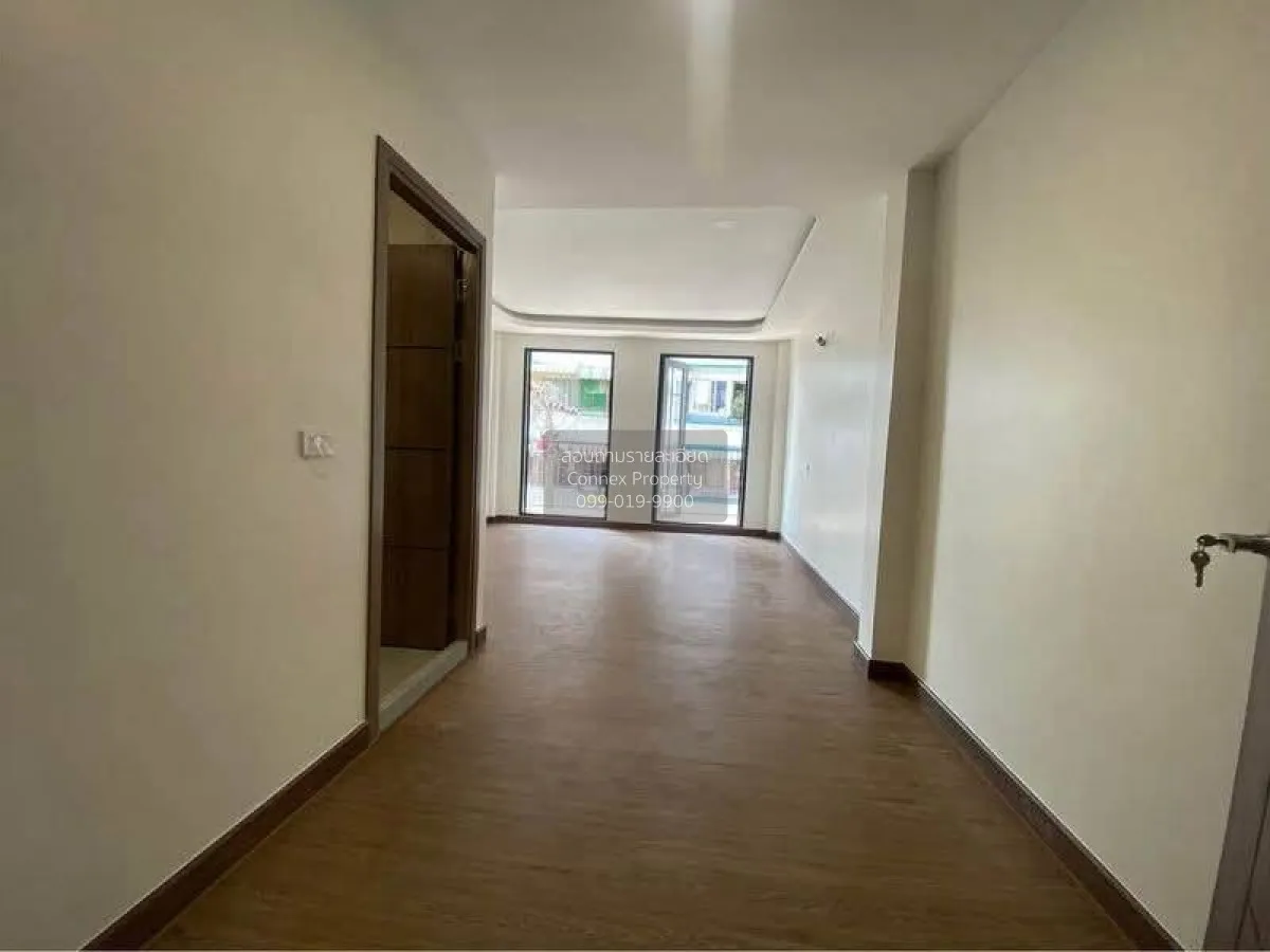 For Sale 4.5 - storey Commercial building 250 square meters Soi P 3