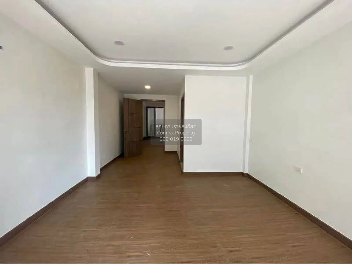 For Sale 4.5 - storey Commercial building 250 square meters Soi P 4