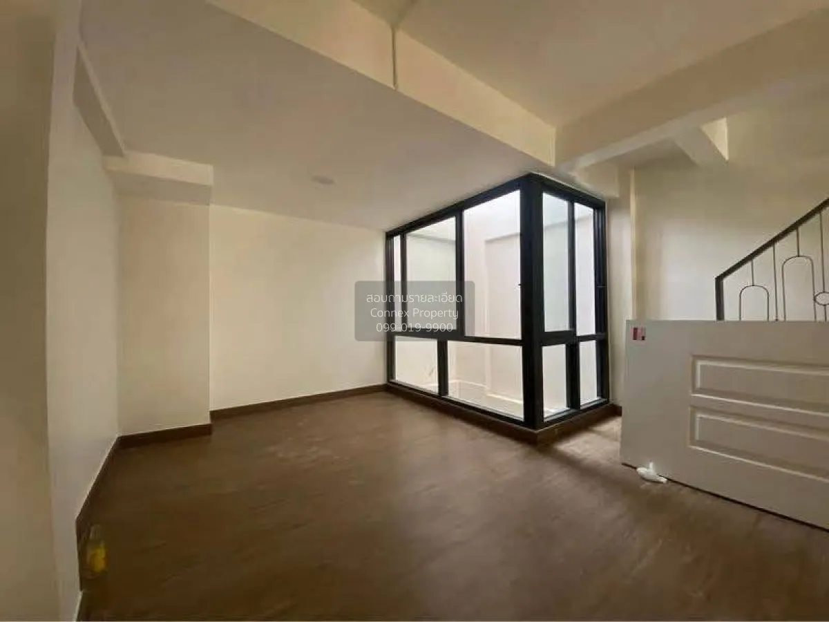 For Sale 4.5 - storey Commercial building 250 square meters Soi P